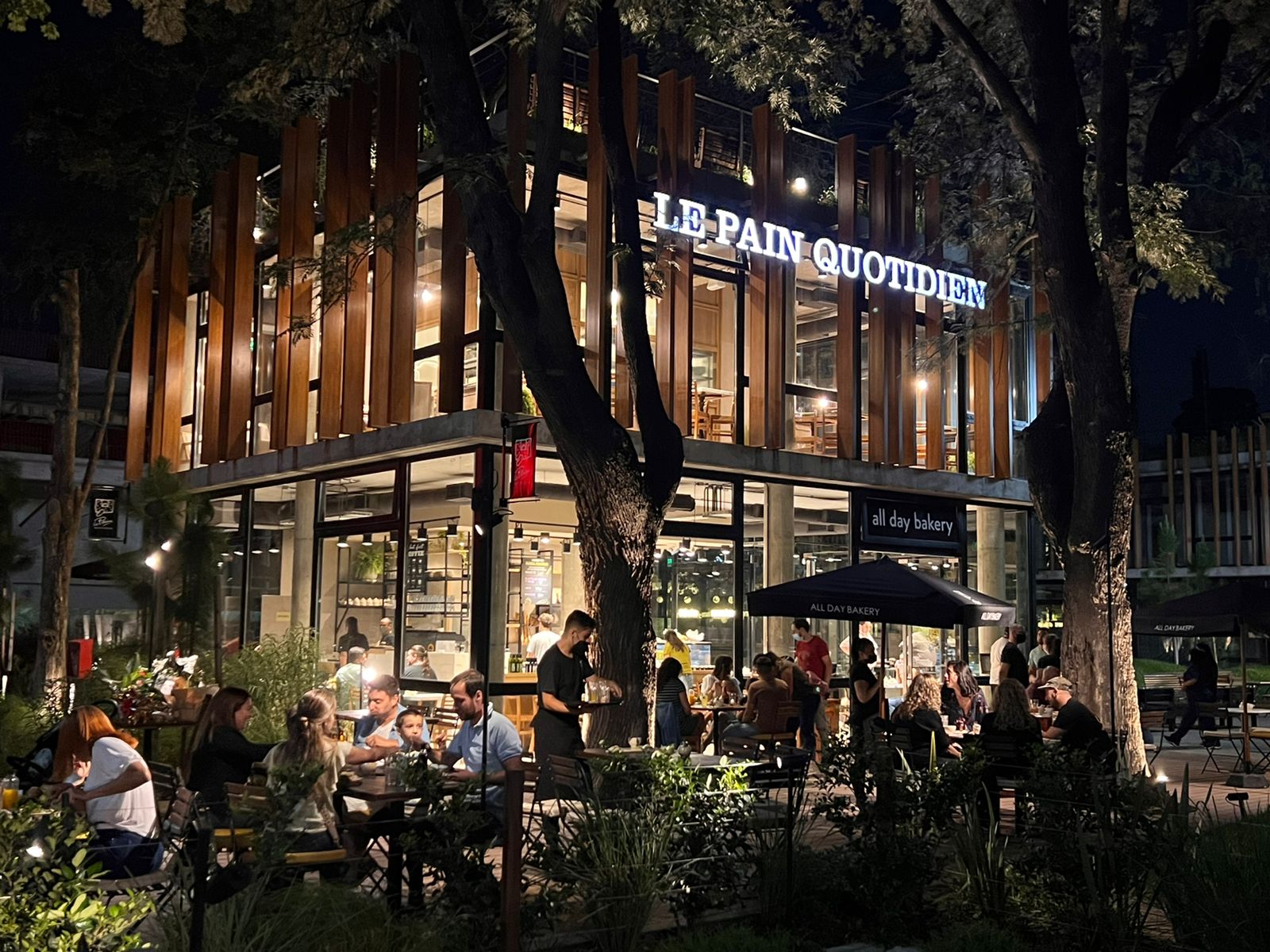 Parque Leloir: los nuevos bares y restaurantes de la joyita escondida de zona oeste