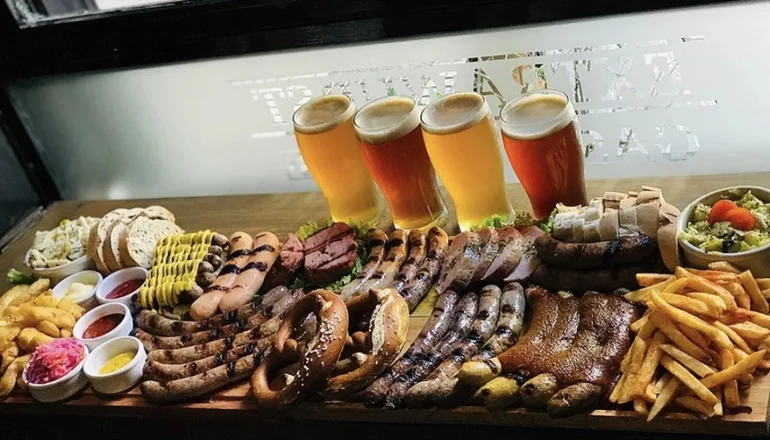 Platos gigantes: el bodegón de Buenos Aires con comida alemana que es un éxito