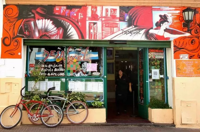 El restaurante que queda en San Telmo y mezcla lo mejor de una parrilla con un clásico bodegón porteño